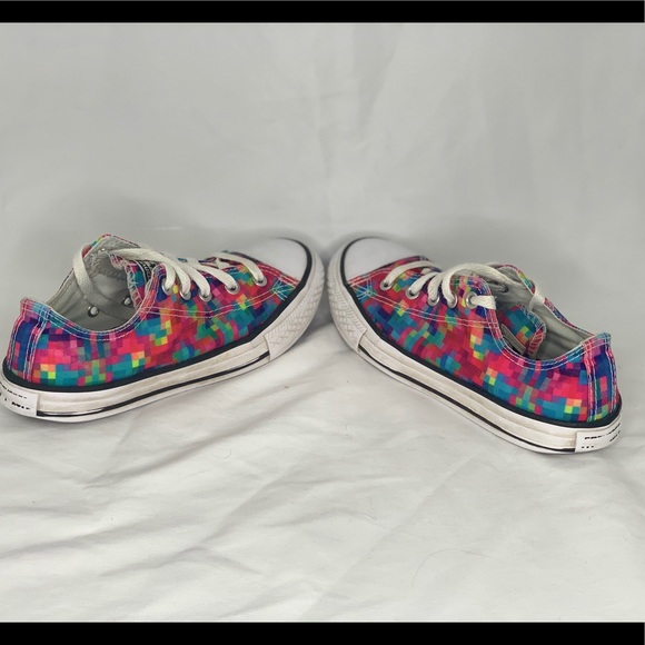 Chuck Taylor All-Star Lows - Youth size 2 - Picture 3 of 7